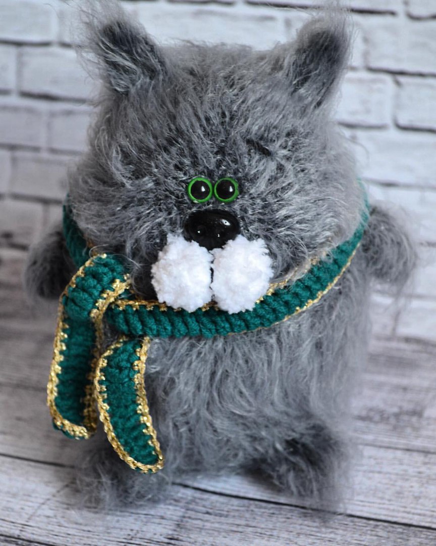 скат вязаный крючком. вязаный пушистый кот. котики из мохера. пушистый кот крючком. вязаные пушистые котики.