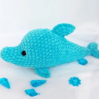 Дельфин из плюшевой пряжи