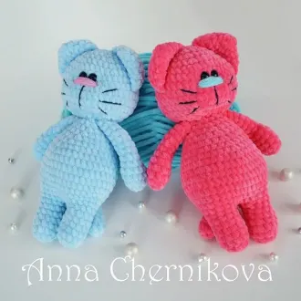 Плюшевый шкодливый котик