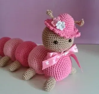 Гусеница в шляпке