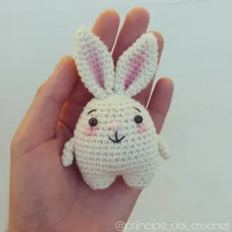 Белый толстенький кролик — амигуруми