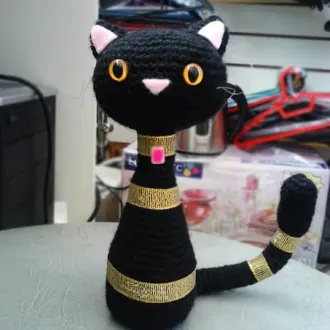 Две черненькие кошечки