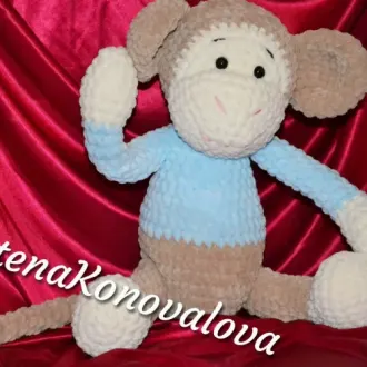 Обезьянка в свитерочке из плюшевой пряжи