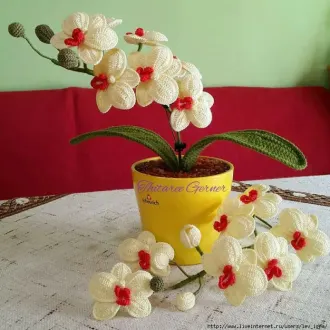 Орхидея, связанная крючком