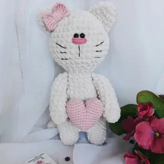 Кошечка Зефирка из мягкой плюшевой пряжи