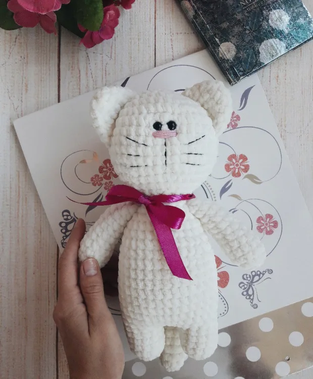 Кошечка Зефирка из мягкой плюшевой пряжи, фото 3