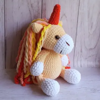 Плюшевая единорожка ? Автор — Елена Лузина @leluza_knitting