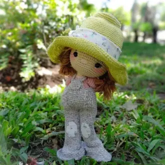 Кукла в шляпке ‍