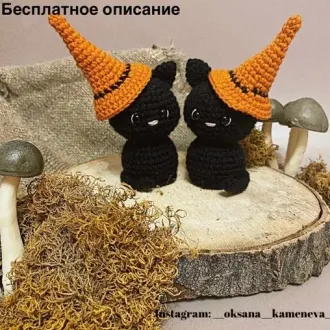 Чёрный котенок в остроконечной шляпе