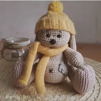 Зайка в шарфике и шапке
