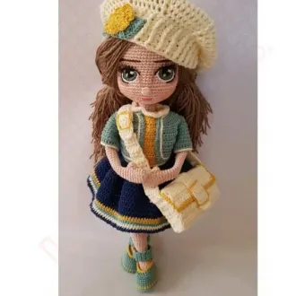 ‍Кукла в берете и с сумкой