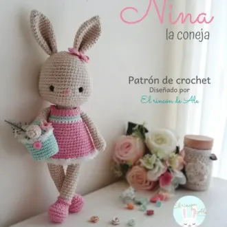 Маленькая зайка в платье с корзиной