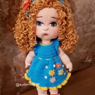 Пухлая куколка в сарафане