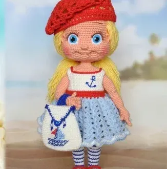 Кукла с сумкой в летнем берете
