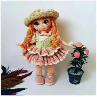 Куколка в красивом платье