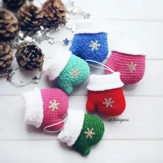 Брелок рукавичка игрушка для елочки