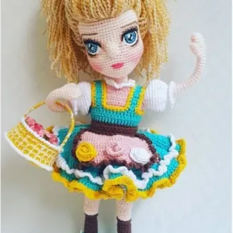 Куколка в красивом наряде