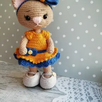 Кошечка в платье