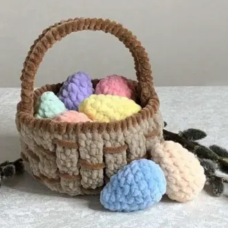 Пасхальная корзинка с яйцами